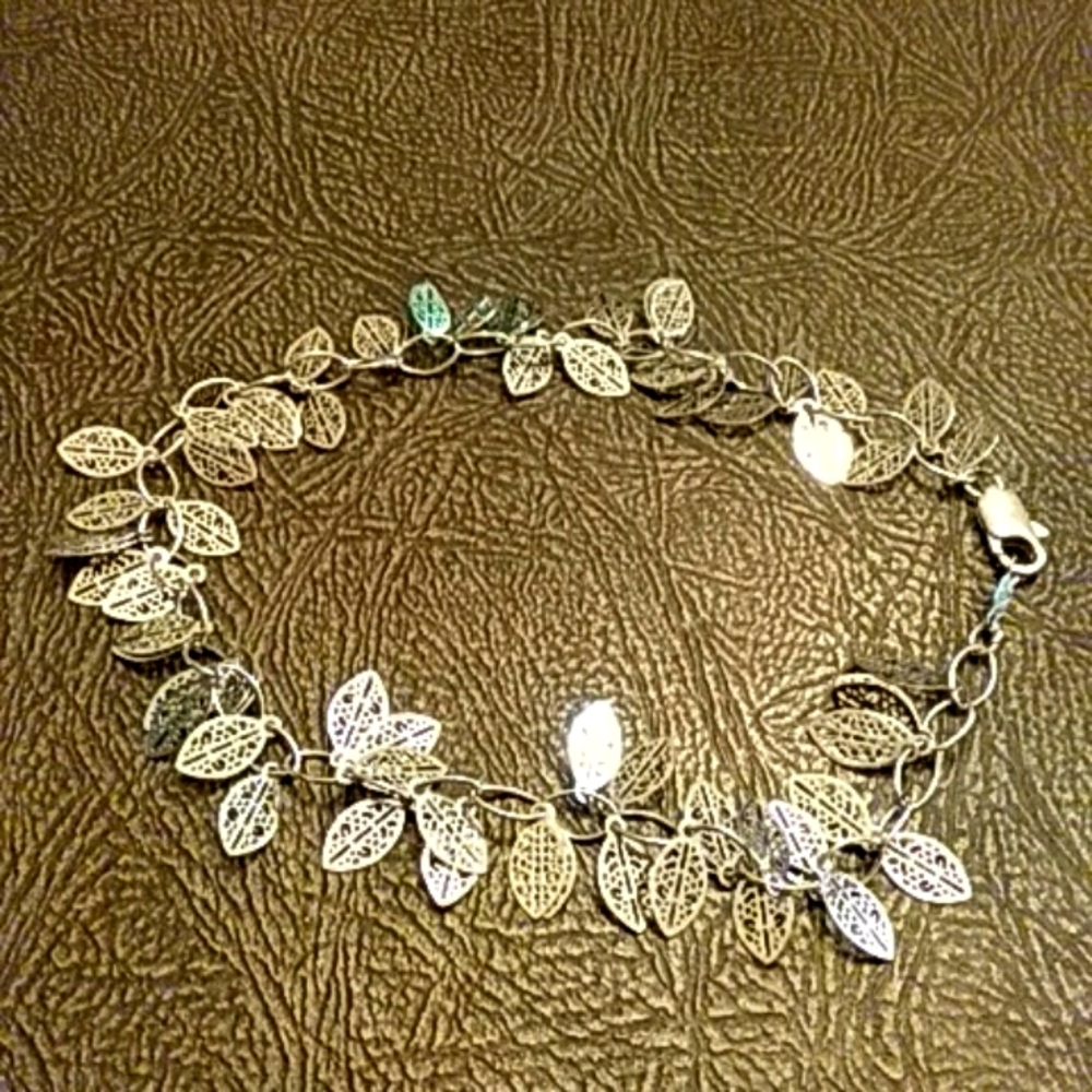 Gray Leaves Bracelet